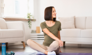 体幹回旋運動を行う事で肩にかかる負担を減らすことが出来る