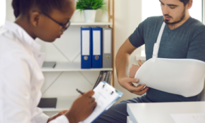 腱板損傷の場合の肩関節の固定