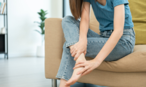 足関節捻挫後の後遺症を放置すると他関節への負担が増大する