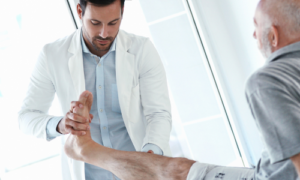 足関節捻挫後は荷重をかけない運動療法が予後が良くなる