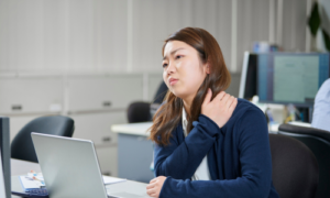 肩周りや上肢の問題も神経を介して頚部痛に繋がる